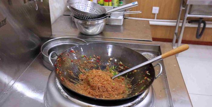 成品出鍋示意圖